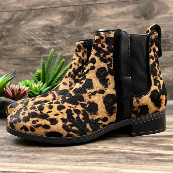 NIB Rockport Larkyn Chelsea Leopard Haircalf Comfort Ankle Boots Bootie - Picture 3 of 12